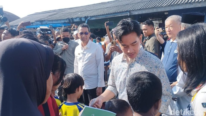 Gibran Temani Heru Budi ke Kali Semonggol-Kamal Muara