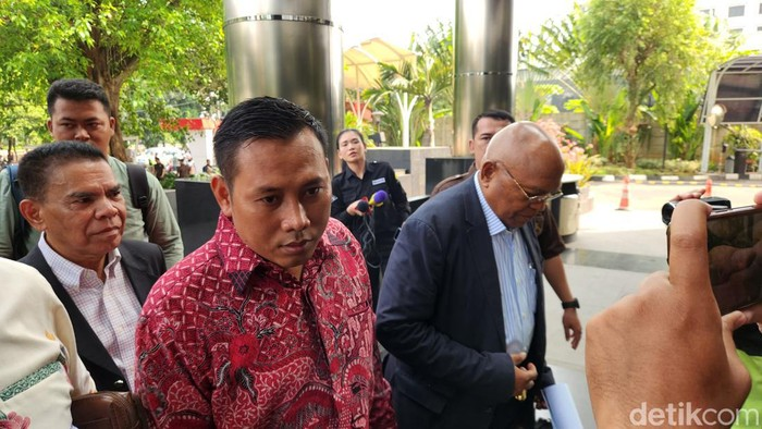 Kusnadi, Staf Hasto Kristiyanto PDIP, Hadiri Panggilan KPK