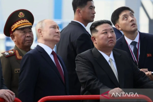 Vladimir Putin Kembali Hadiahkan Kendaraan Mewah limusin Rusia untuk Kim Jon Un