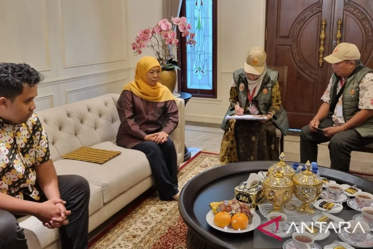 Gubernur Jatim Khofifah Jalani Coklit Data Pemilih Di Rumahnya di Surabaya