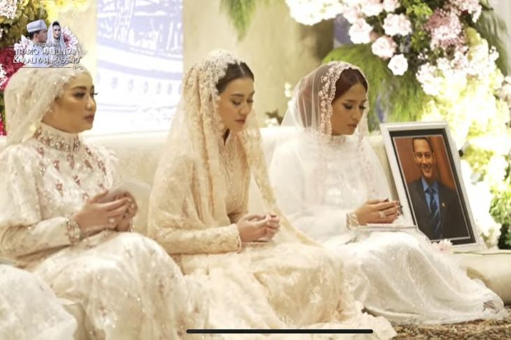 Gelar Pengajian Jelang Pernikahan, Aaliyah Letakkan Foto Adjie Massaid Di Kursi Keluarga