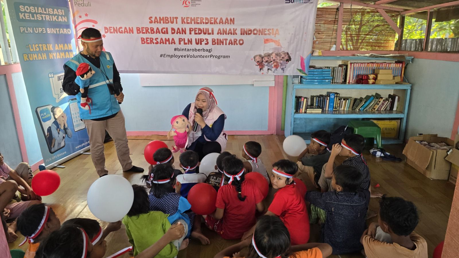 Semangat Kemerdekaan, PLN Berikan Inspirasi Anak-Anak Pemulung Melalui Dongeng dan Bantuan Alat Sekolah