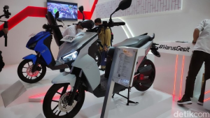 Isi Baterai dari 0-100% Butuh 3-4 Jam, Segini Jarak Tempuh Motor Listrik Gesits