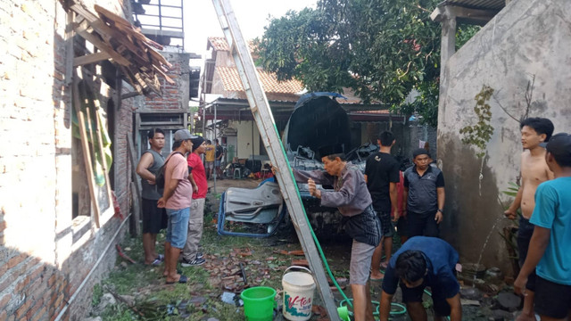 Seorang Tukang Las di Semarang Tewas Saat Truk Tangki yang Ia Perbaiki Meledak