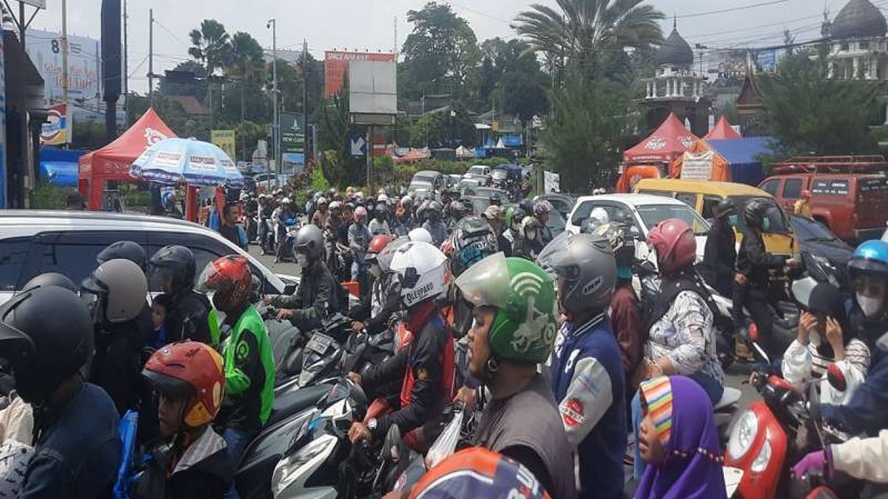 Macet, Penumpang Meninggal Dunia Diduga Kelelahan Di Puncak Bogor