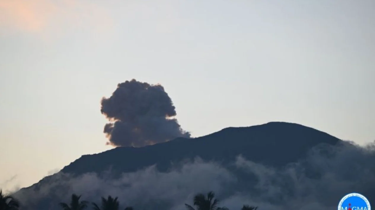 Gunung Ibu Erupsi Tiga Kali Pada Senin Dini Hari, Menurut PVMBG