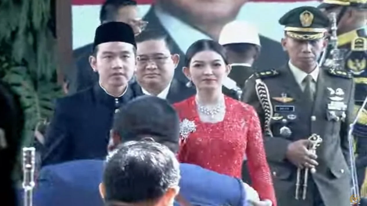 Pakai Beskap Betawi, Gibran Tiba Di Gedung DPR Jelang Dilantik Jadi Wapres