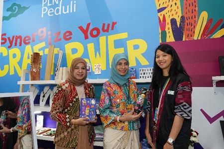 INACRAFT ON OCTOBER: Dikelola Perempuan, UMKM Binaan PLN UID Jakarta Raya Raup Transaksi Lebih Dari Rp 130 Juta