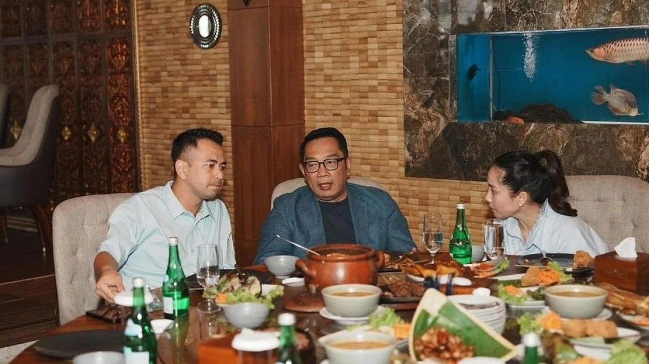 Beri Ucapan Selamat Jadi Utusan Khusus Presiden Ridwan Kamil Makan Bareng Raffi Ahmad Di Senayan