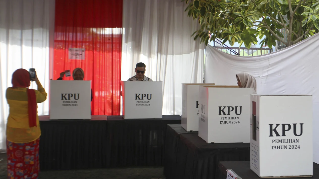 Pilkada 2024 Dilangsungkan Secara Serentak, Warganet Berbagi Momen Nyoblos