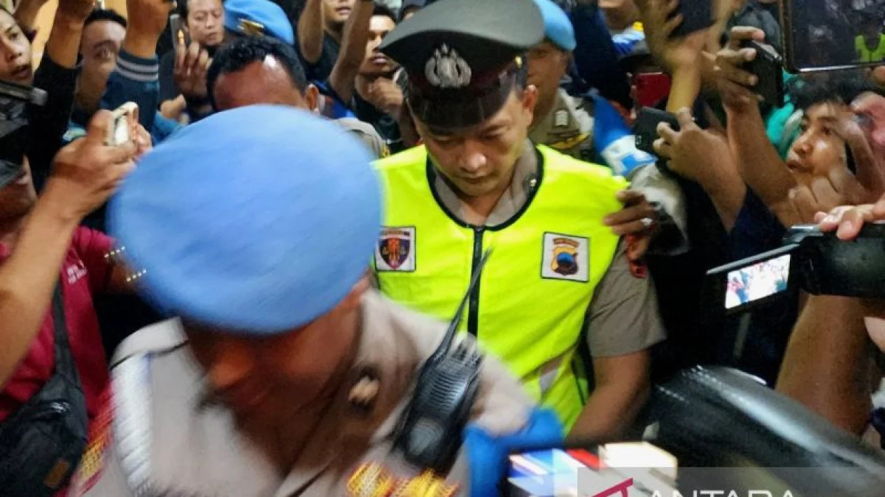 Tampang Aipda Robig Seorang Oknum Polisi Yang Menembak Seorang Siswa SMK di Semarang Saat Jalani Sidang Etik
