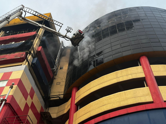 Kebakaran Glodok Plaza: Titik Api Sudah Tak Terlihat Setelah 10 Jam Pemadaman