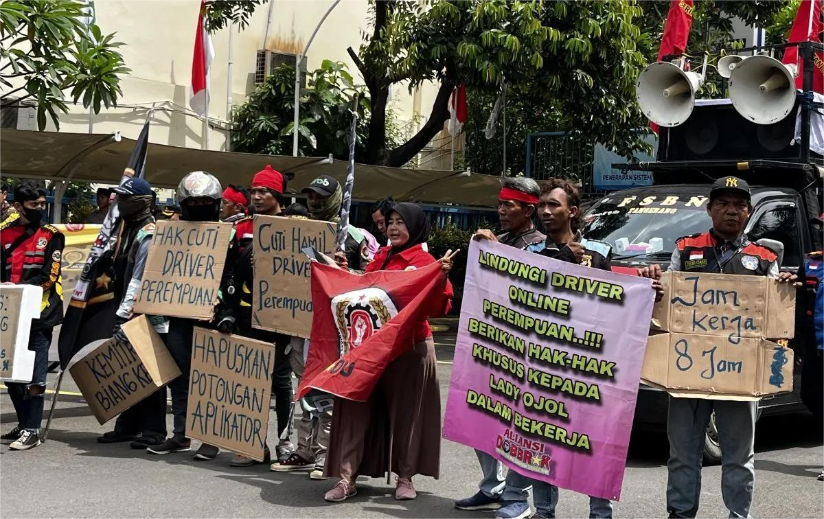 Aksi Demo di Kemnaker, Serikat Pengemudi Ojol Tuntut Dapat THR