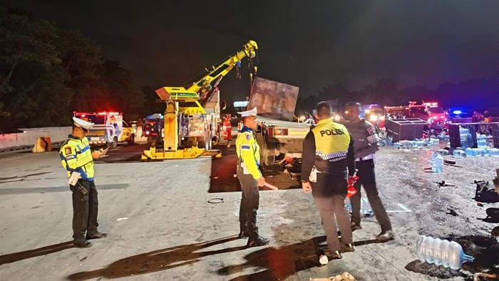 Kecelakaan Maut di GT Ciawi Akibat Truk Rem Blong, 8 Orang Tewas