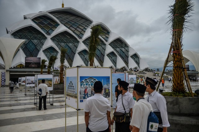 Ramai Isu Biaya Pembangunan Masjid Al Jabbar dari Utang